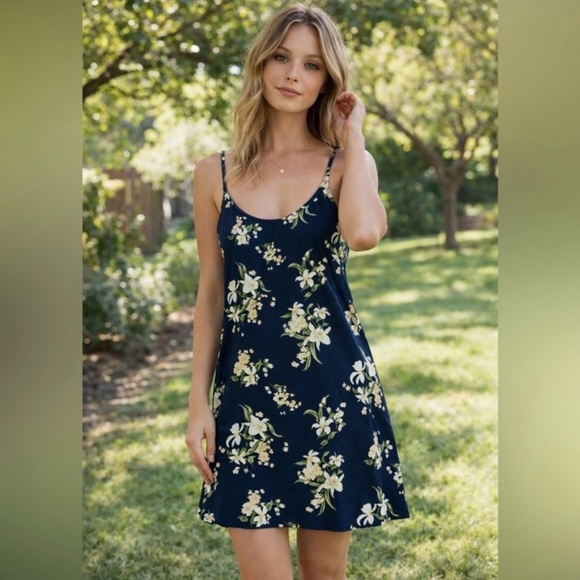 Reformation Dresses & Skirts - Reformation Puglia Dress in Yolanda size 2